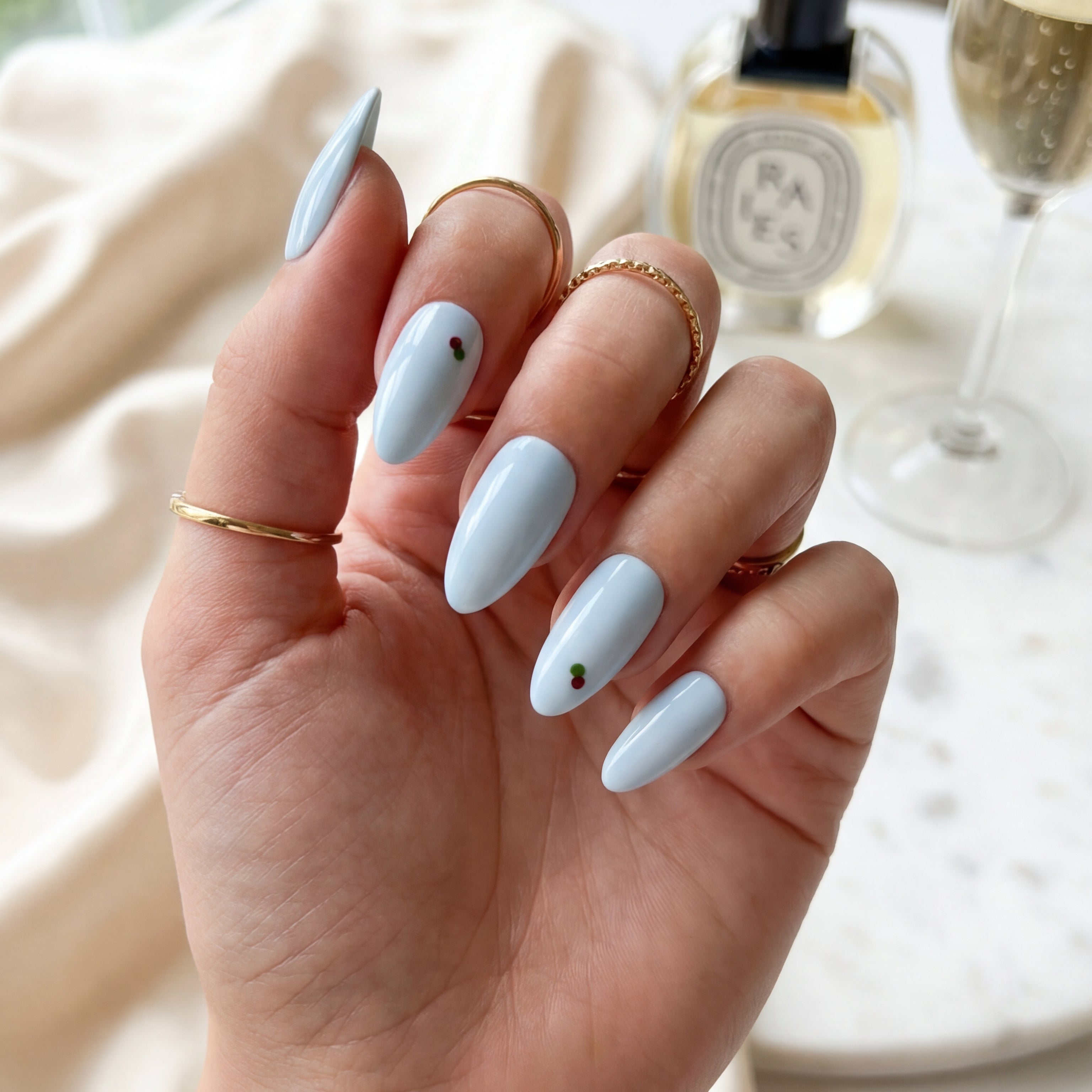 Medium Nails – Balanced Everyday Glam
