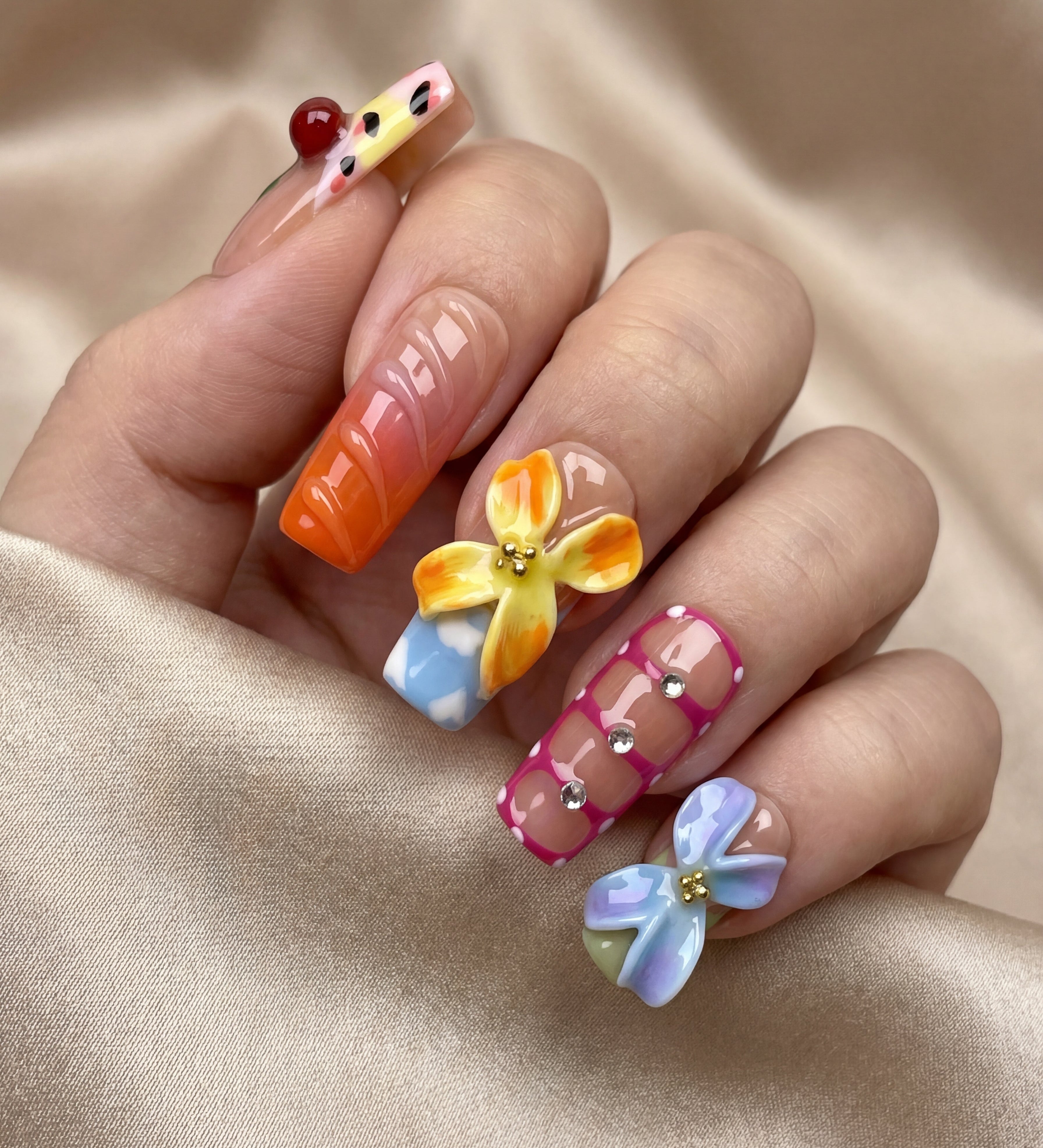 Vacation & Brunch - Floral Designs, High-Energy Colors & Glossy, Water-Like Textures